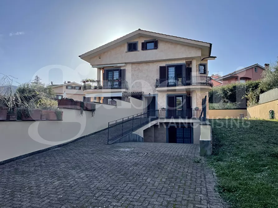 Immagine 2 di Casa bifamiliare in vendita  in Via dei Ciclamini, 25 a Rocca Di Papa