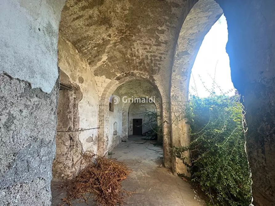 Immagine 19 di Palazzo in vendita  in Piazza Francesco e Chiara D'Assisi, 1 a Lauro