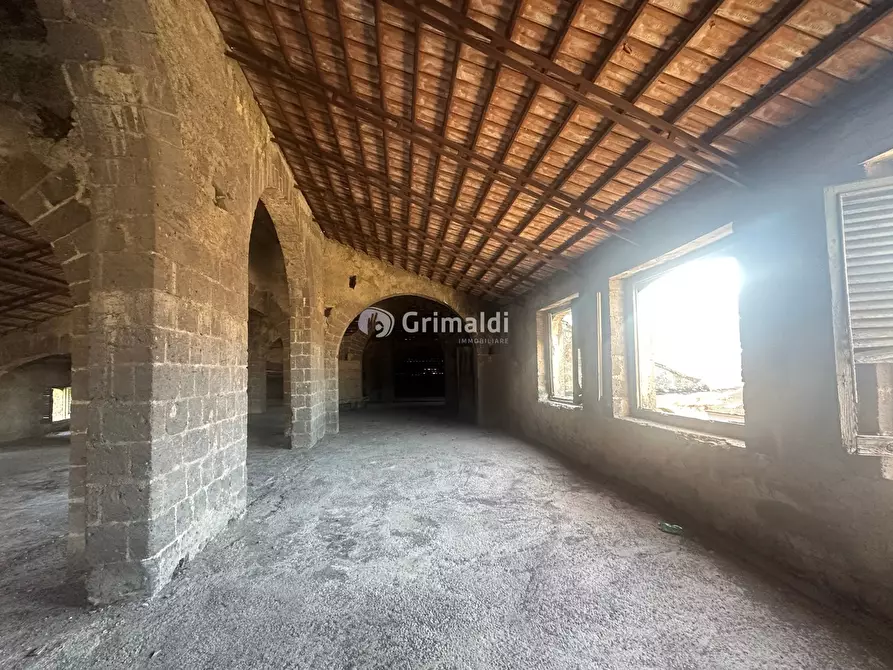 Immagine 14 di Palazzo in vendita  in Piazza Francesco e Chiara D'Assisi, 1 a Lauro