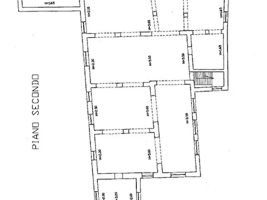 Immagine 22 di Palazzo in vendita  in Piazza Francesco e Chiara D'Assisi, 1 a Lauro