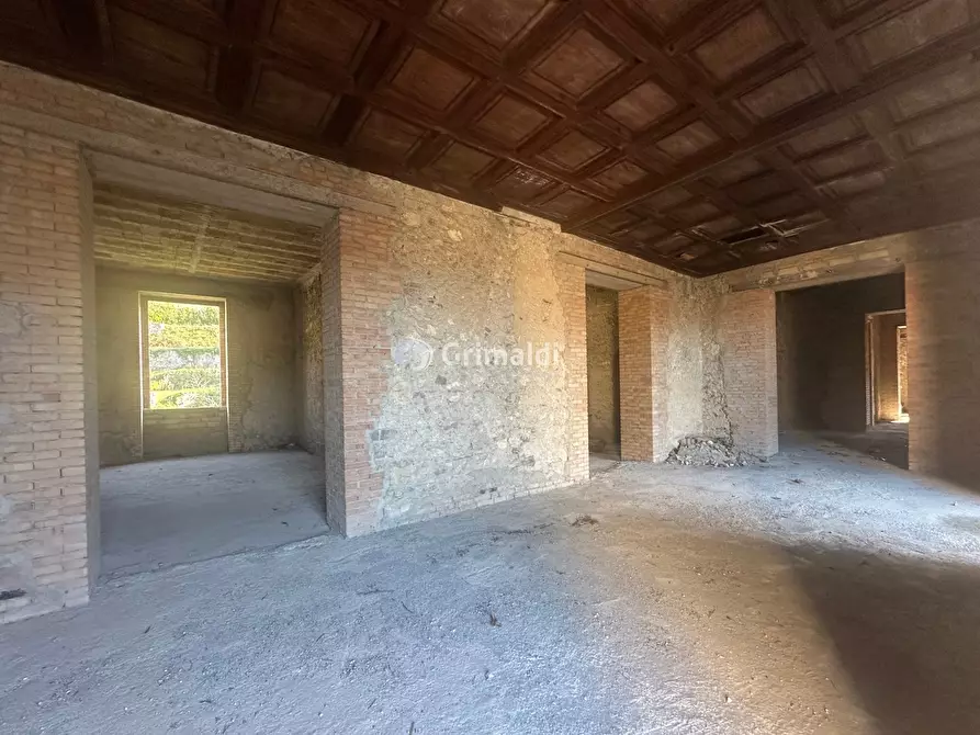 Immagine 8 di Palazzo in vendita  in Piazza Francesco e Chiara D'Assisi, 1 a Lauro