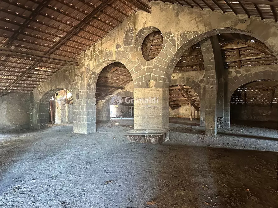 Immagine 12 di Palazzo in vendita  in Piazza Francesco e Chiara D'Assisi, 1 a Lauro