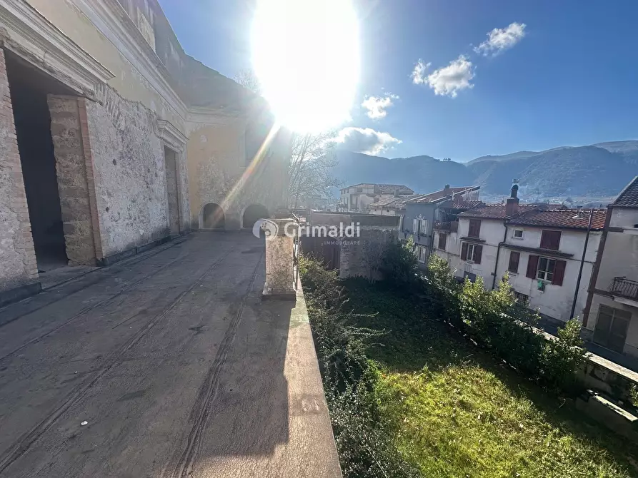 Immagine 17 di Palazzo in vendita  in Piazza Francesco e Chiara D'Assisi, 1 a Lauro