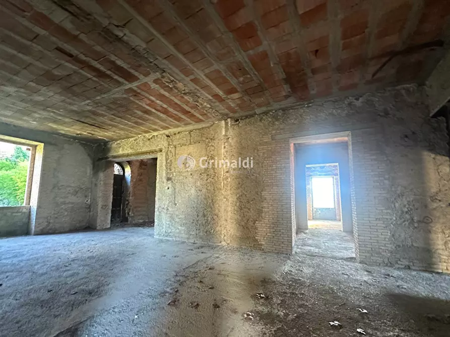 Immagine 13 di Palazzo in vendita  in Piazza Francesco e Chiara D'Assisi, 1 a Lauro