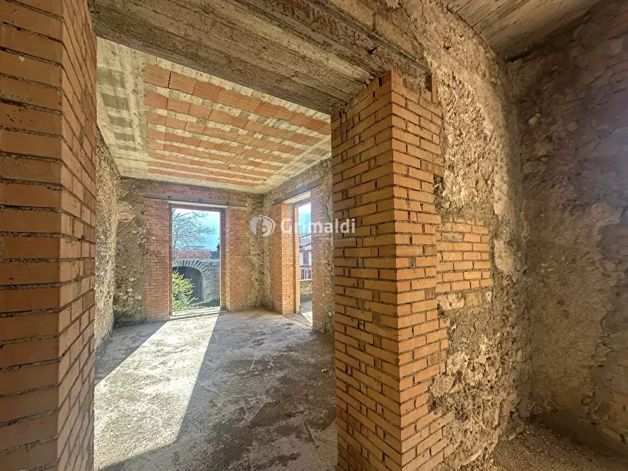 Immagine 20 di Palazzo in vendita  in Piazza Francesco e Chiara D'Assisi, 1 a Lauro