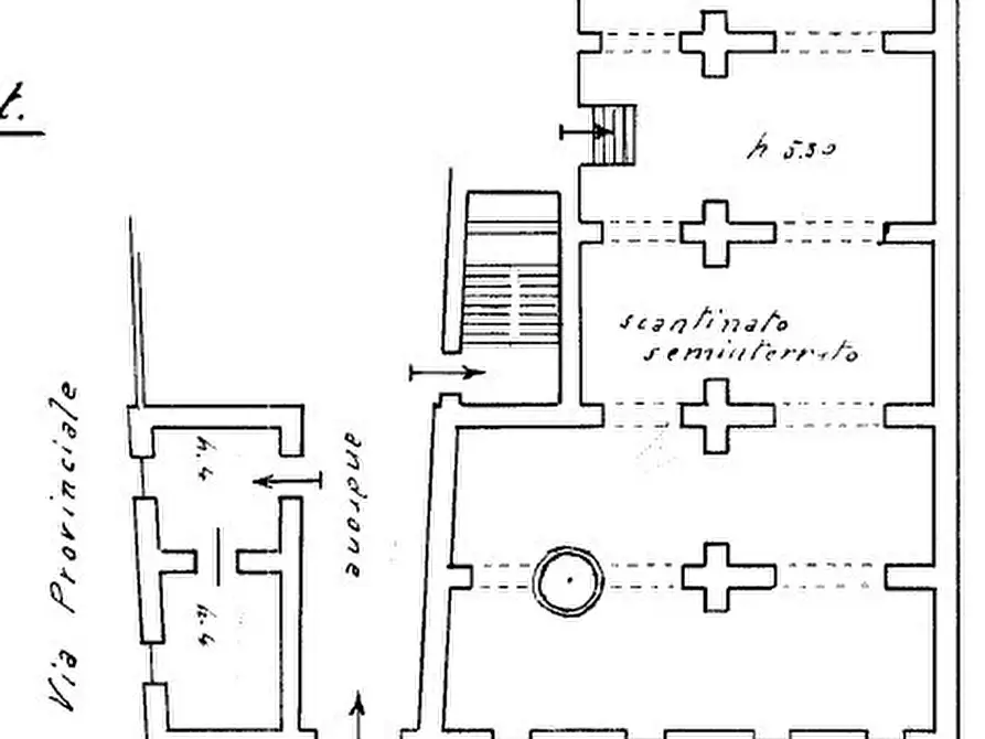 Immagine 23 di Palazzo in vendita  in Piazza Francesco e Chiara D'Assisi, 1 a Lauro