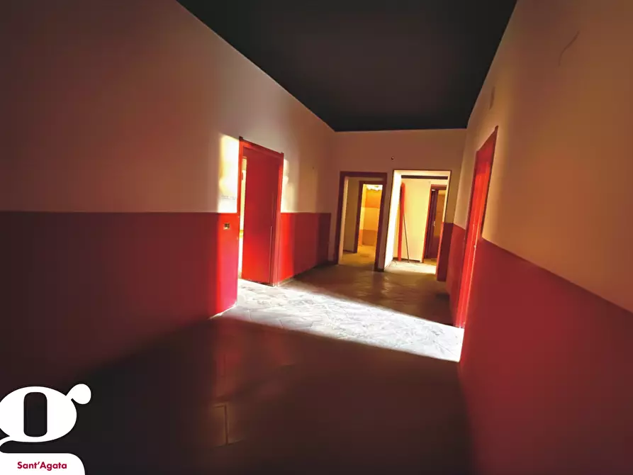 Immagine 3 di Magazzino in vendita  in Piazza FRANCESCO CRISPI, 1 a Sant'agata Di Militello