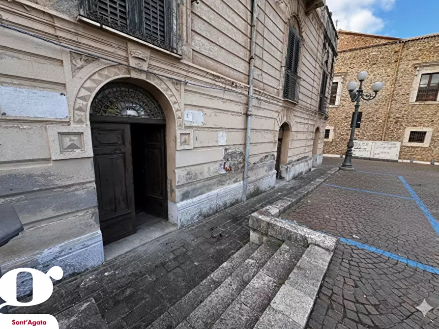 Immagine 10 di Magazzino in vendita  in Piazza FRANCESCO CRISPI, 1 a Sant'agata Di Militello