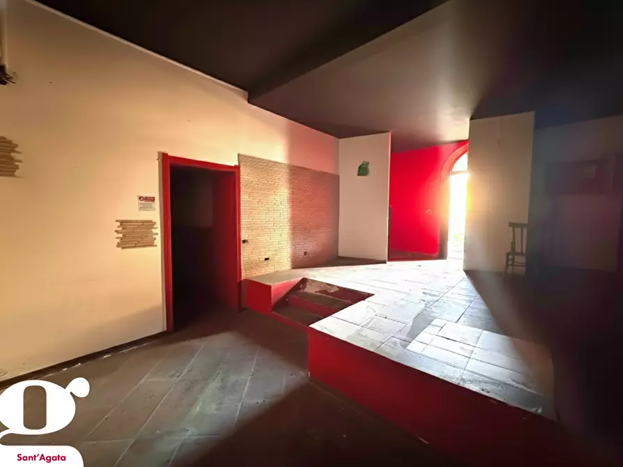 Immagine 2 di Magazzino in vendita  in Piazza FRANCESCO CRISPI, 1 a Sant'agata Di Militello