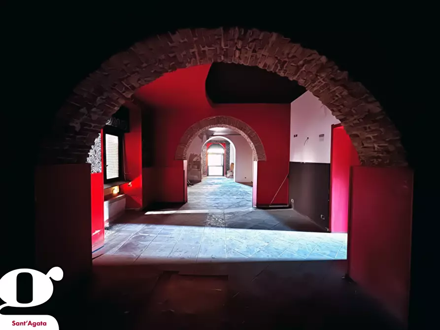 Immagine 4 di Magazzino in vendita  in Piazza FRANCESCO CRISPI, 1 a Sant'agata Di Militello