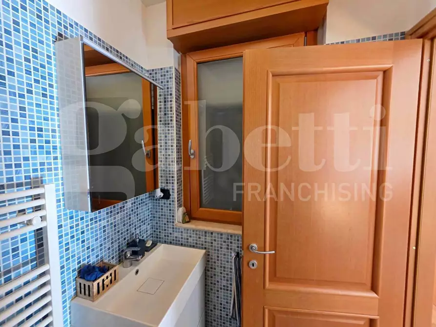 Immagine 17 di Appartamento in vendita  in Via Riva Ligure, 44 a Roma