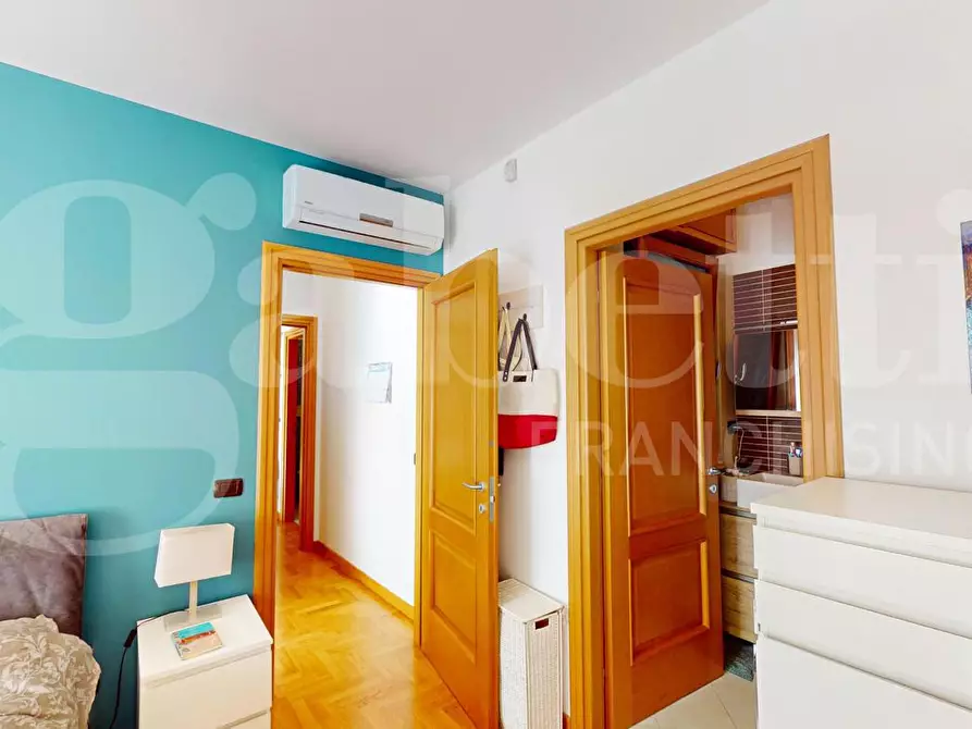 Immagine 33 di Appartamento in vendita  in Via Riva Ligure, 44 a Roma