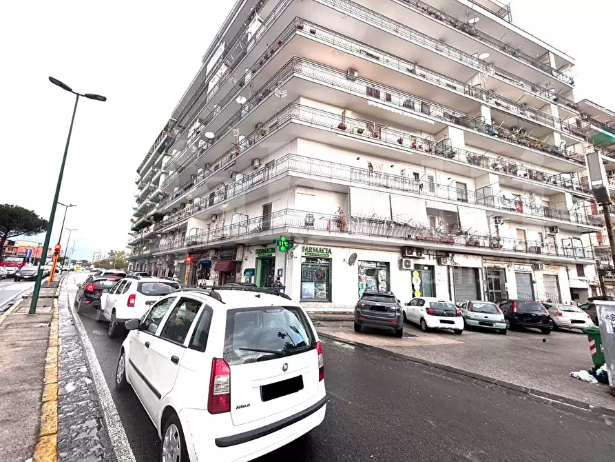 Immagine 10 di Negozio in vendita  in Via Aida, 51 a Napoli