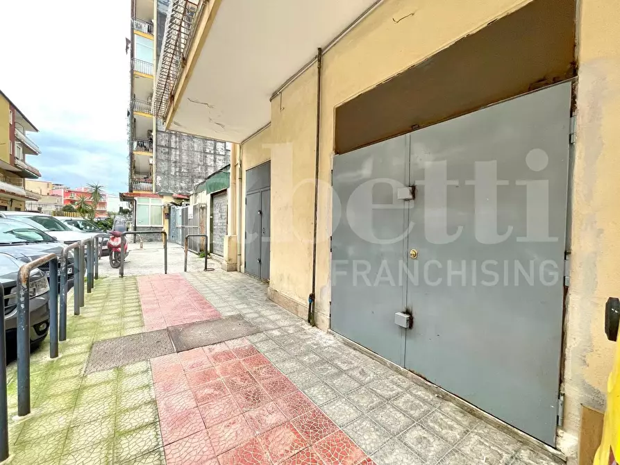 Immagine 7 di Negozio in vendita  in Via Aida, 51 a Napoli