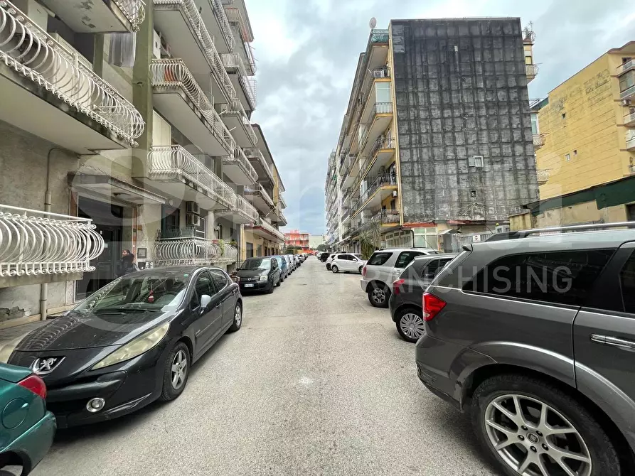 Immagine 9 di Negozio in vendita  in Via Aida, 51 a Napoli