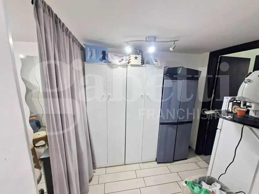 Immagine 5 di Negozio in affitto  in Via giacomo profumo a Napoli