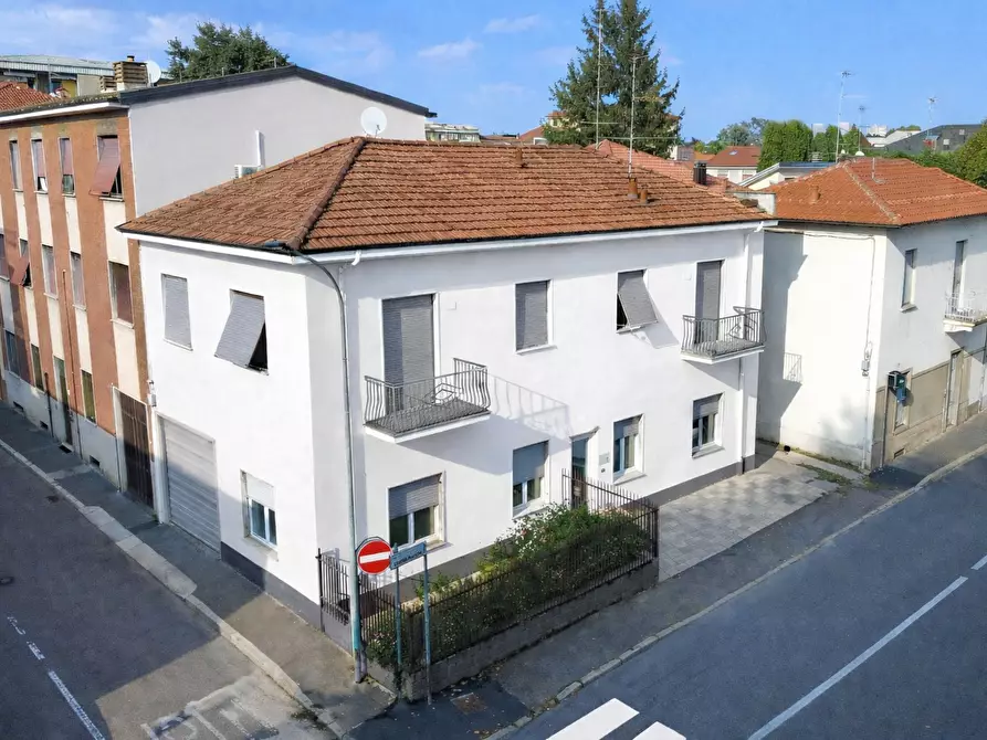 Immagine 1 di Appartamento in vendita  in Via giacomo leopardi, sc a Legnano