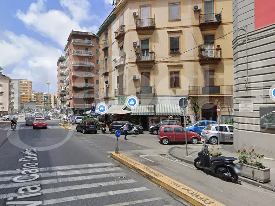 Immagine 8 di Negozio in vendita  in Via canzanella vecchia a Napoli