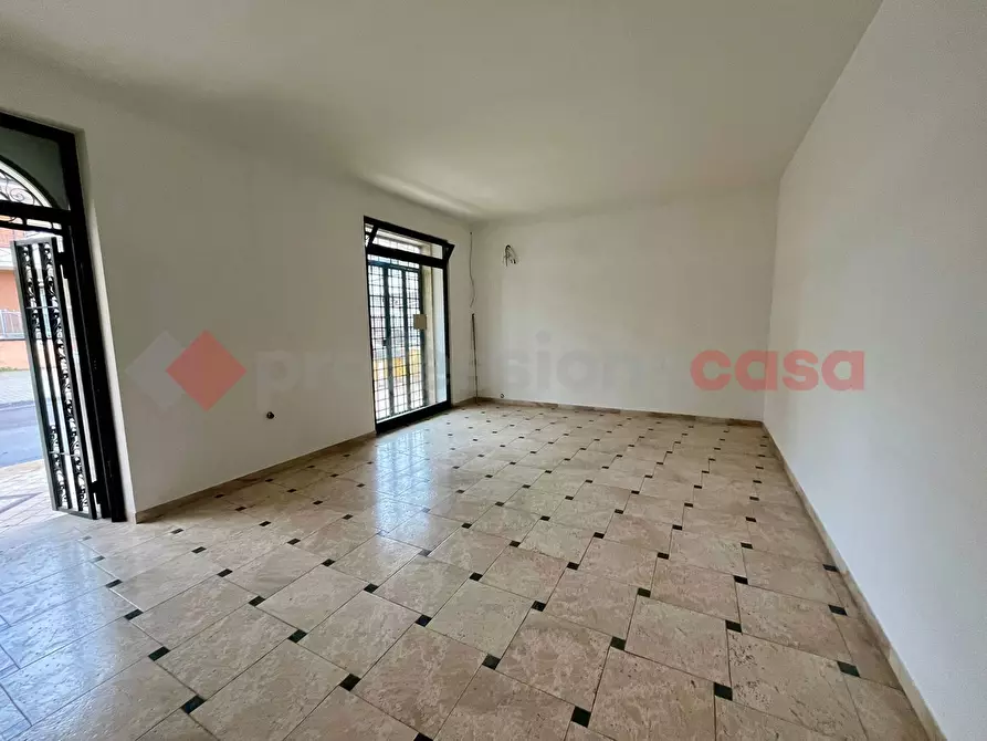 Immagine 10 di Negozio in affitto  in Via Giuseppe Garibaldi, 127 a Guidonia Montecelio