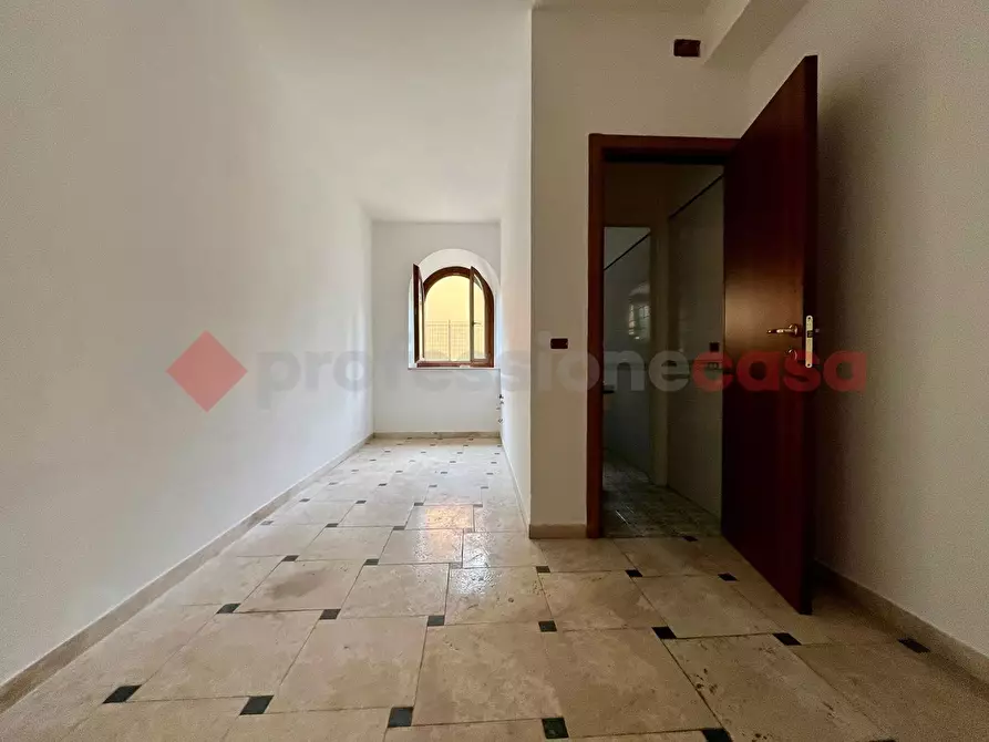 Immagine 16 di Negozio in affitto  in Via Giuseppe Garibaldi, 127 a Guidonia Montecelio