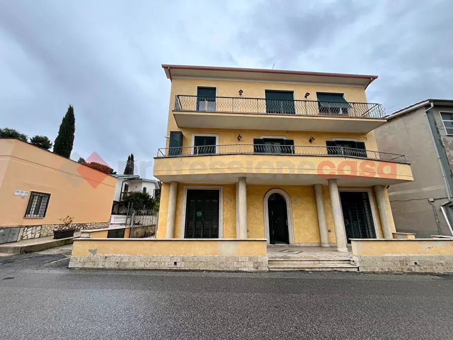 Immagine 1 di Negozio in affitto  in Via Giuseppe Garibaldi, 127 a Guidonia Montecelio