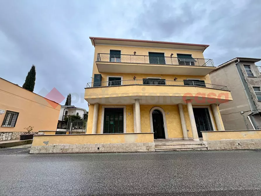 Immagine 4 di Negozio in affitto  in Via Giuseppe Garibaldi, 127 a Guidonia Montecelio