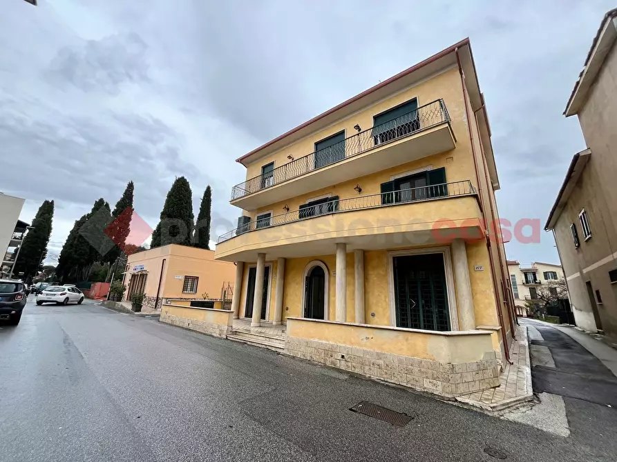 Immagine 2 di Negozio in affitto  in Via Giuseppe Garibaldi, 127 a Guidonia Montecelio