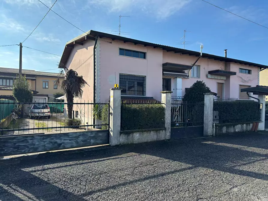 Immagine 1 di Casa bifamiliare in vendita  in Via Tito Speri II traversa, 1/D a Chiari