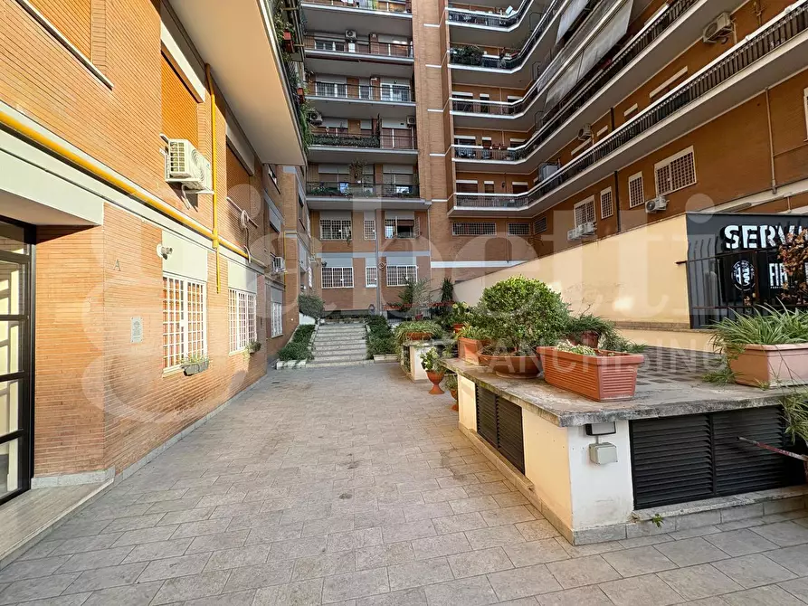 Immagine 42 di Appartamento in vendita  in Via Carlo Pascal, 10 a Roma