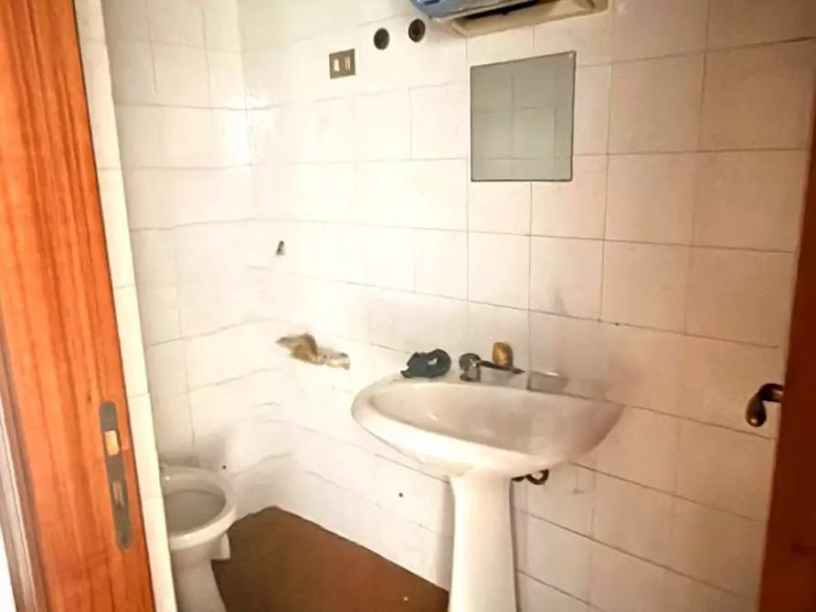 Immagine 11 di Negozio in vendita  in Corso Calatafimi, 979 a Palermo
