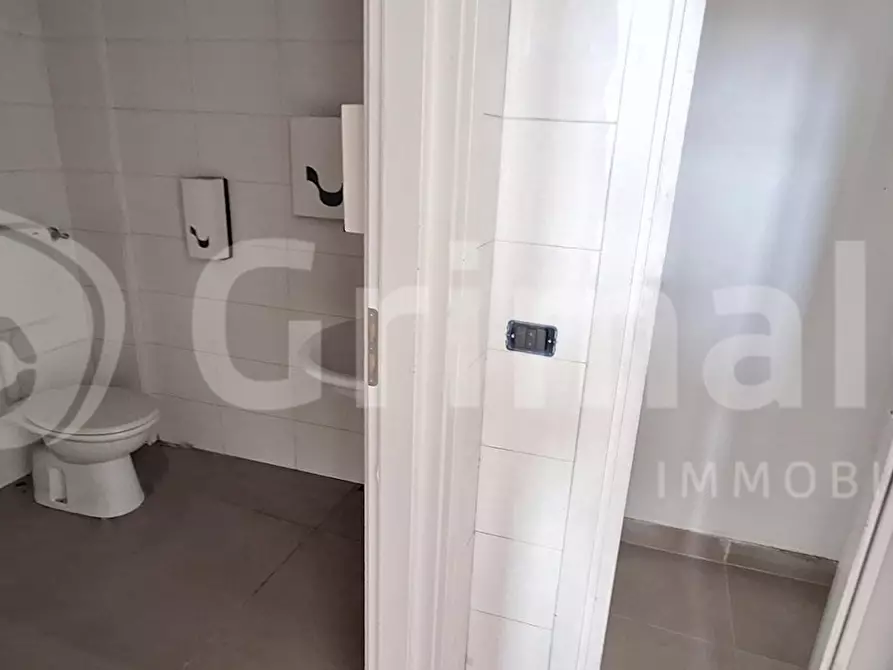 Immagine 10 di Negozio in affitto  in Via Consolare Pompea, 1561 a Messina