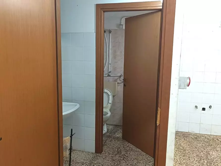 Immagine 7 di Negozio in vendita  in Via nazionale, 227 a Messina