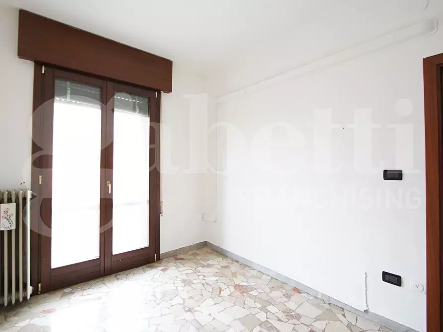 Immagine 17 di Appartamento in vendita  in Via Voltuno, . a Venezia