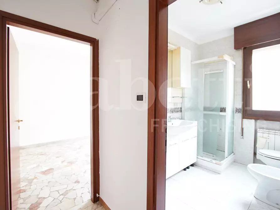 Immagine 19 di Appartamento in vendita  in Via Voltuno, . a Venezia
