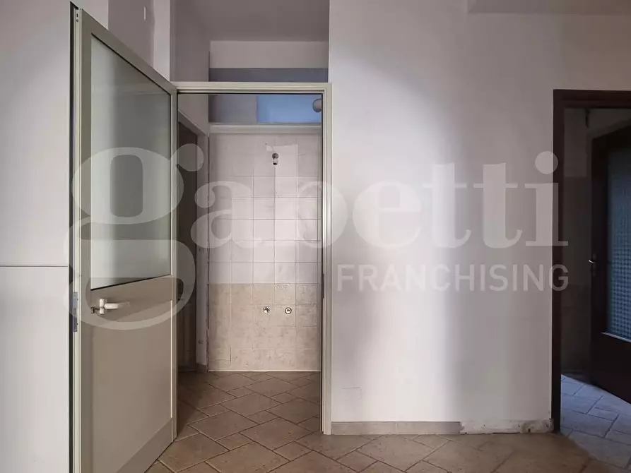 Immagine 5 di Negozio in vendita  in Corso Calatafimi a Palermo