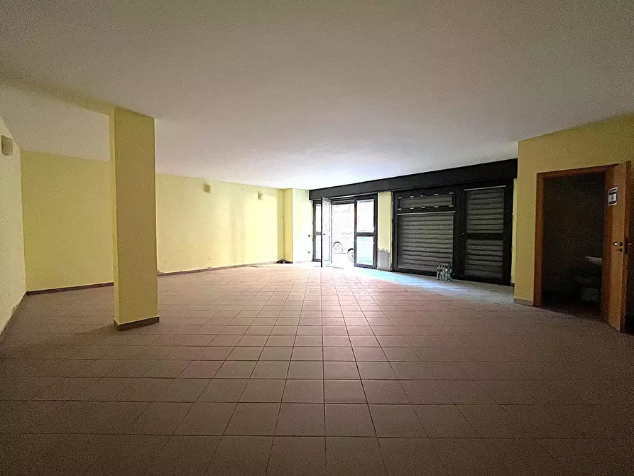 Immagine 3 di Negozio in vendita  in Via NICOLO' ROSA a San Severo