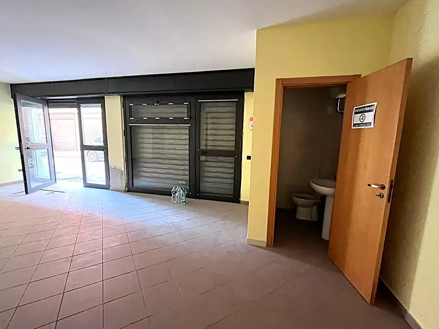 Immagine 5 di Negozio in vendita  in Via NICOLO' ROSA a San Severo