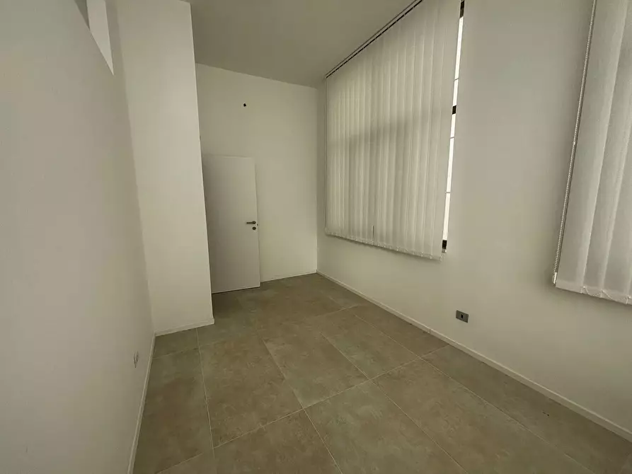 Immagine 8 di Ufficio in affitto  in Viale Arsia, 80 a Carbonia