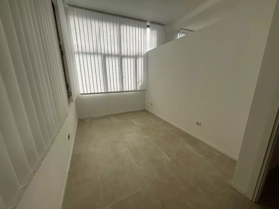Immagine 7 di Ufficio in affitto  in Viale Arsia, 80 a Carbonia