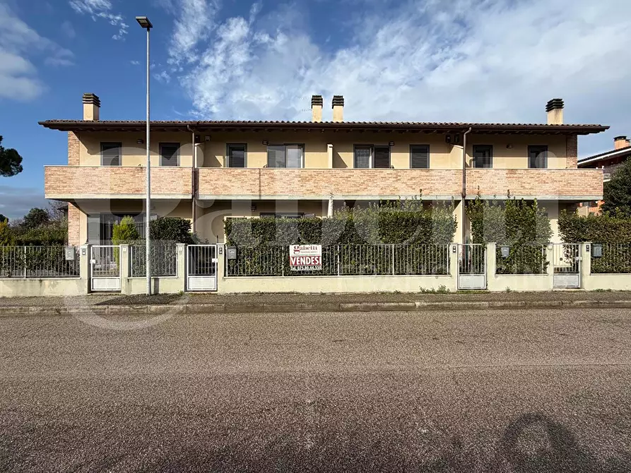 Immagine 1 di Villetta a schiera in vendita  in Via LUIGI ROMAGNOLI, 3 a Assisi