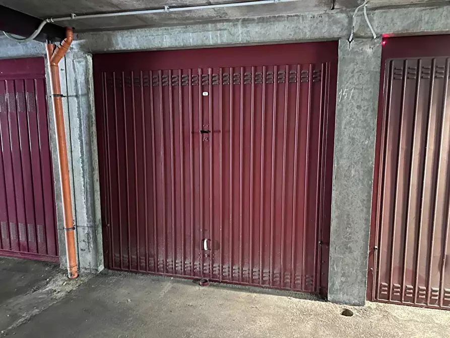 Immagine 9 di Box auto in vendita  in Viale ca granda, 27 a Milano