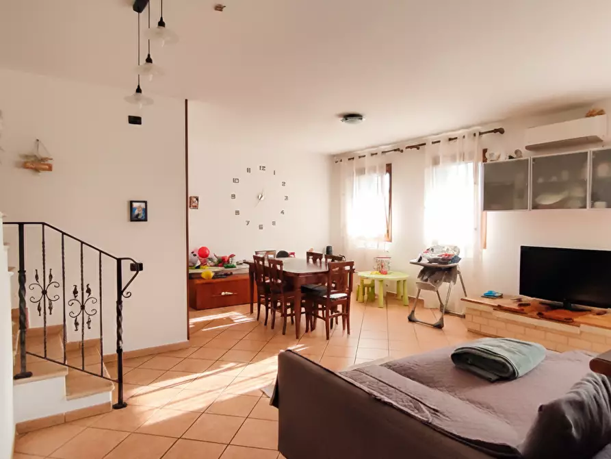 Immagine 1 di Casa indipendente in vendita  in Via CÃ  Tron, Cavarzere, 00 a Cavarzere