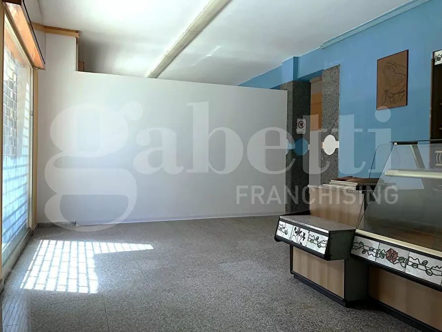 Immagine 10 di Negozio in vendita  in Via Antonino D'Antona, 8 a Ragusa