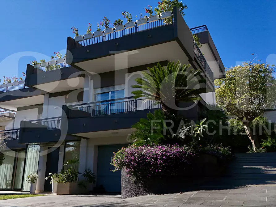 Immagine 1 di Villa in vendita  in Via Tondo Gioieni a Catania