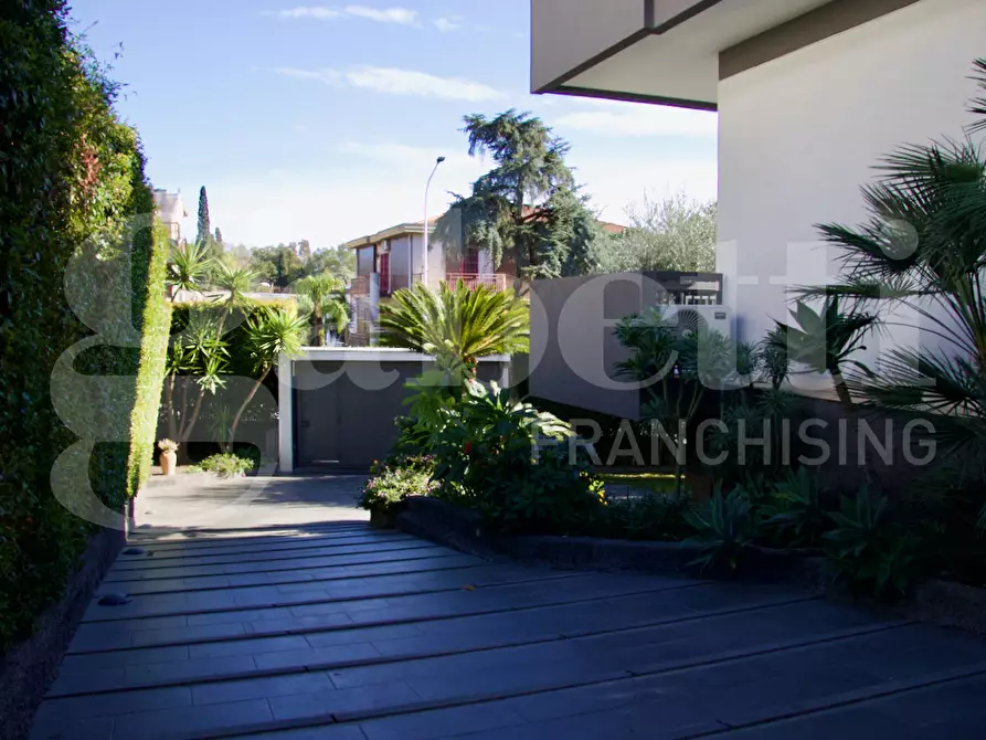 Immagine 6 di Villa in vendita  in Via Tondo Gioieni a Catania