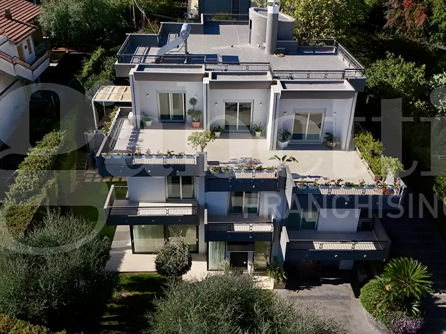 Immagine 2 di Villa in vendita  in Via Tondo Gioieni a Catania