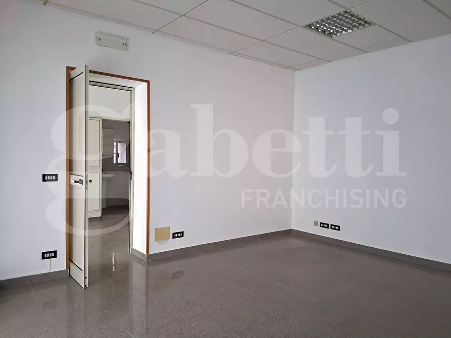 Immagine 2 di Magazzino in vendita  in Via Ciullo D'Alcamo, 4 a Ragusa