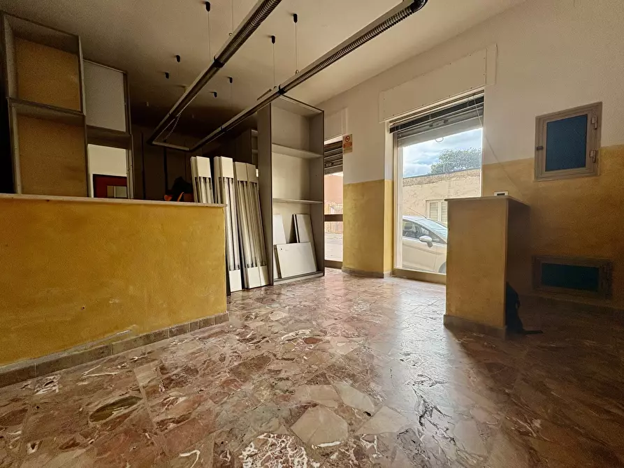 Immagine 4 di Negozio in vendita  in Via Spinola, 4 a Sassari
