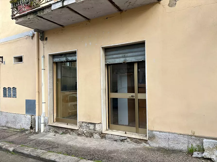 Immagine 12 di Negozio in vendita  in Via Spinola, 4 a Sassari