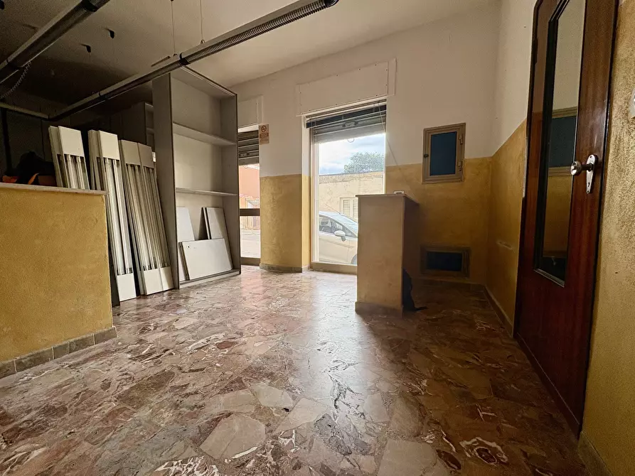 Immagine 5 di Negozio in vendita  in Via Spinola, 4 a Sassari